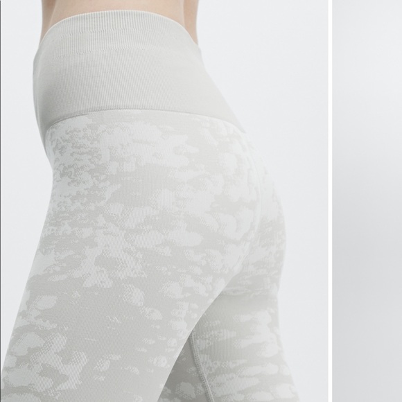 Fabletics Legging NWT - Picture 2 of 6